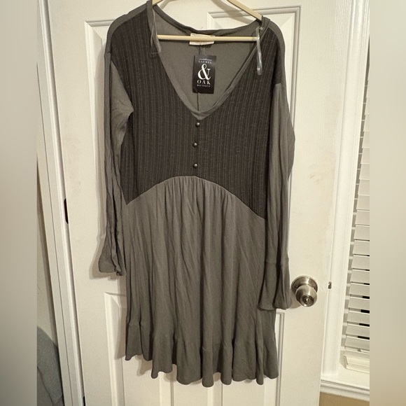 Sugarfox Dresses & Skirts - Elegant Two-Tone Long Sleeve Dress by Umgee